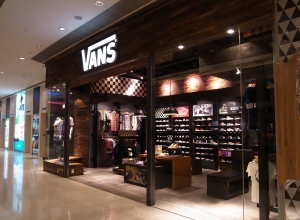 closest vans store to my location